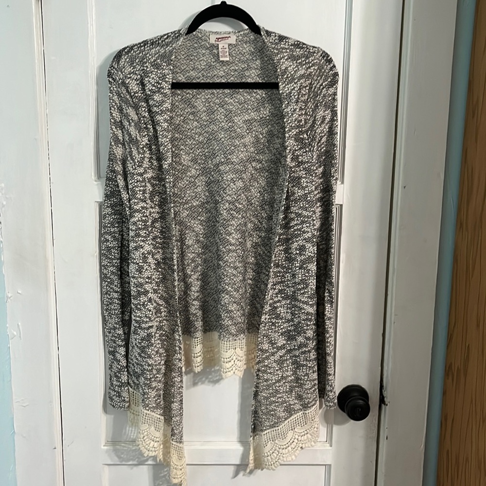 Arizona Jean co. Marbeled gray duster with crotchet lace trim. Junior 1x
